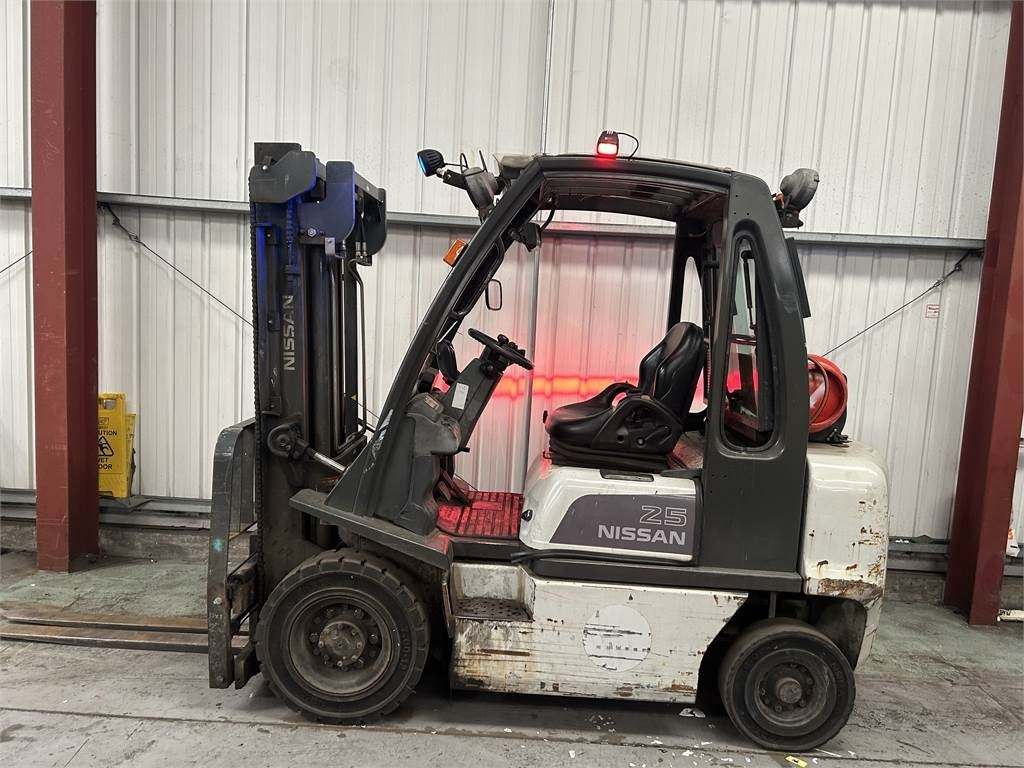 Carretilla elevadora de gas Nissan U1D2A25: foto 1