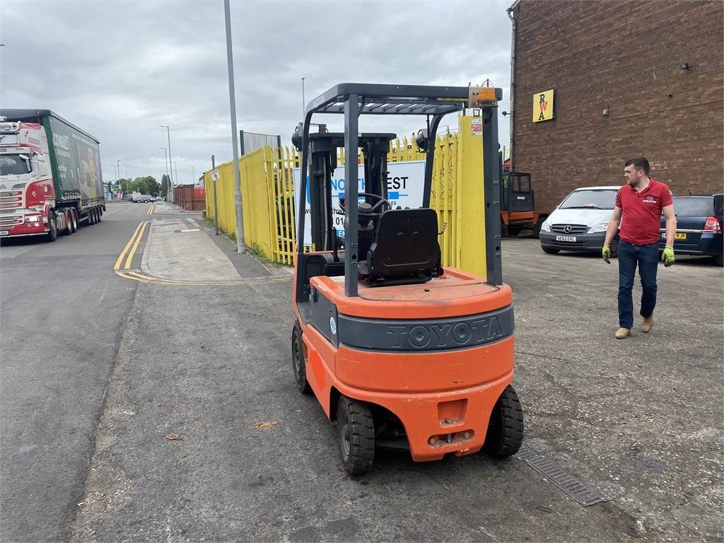 Toyota FBM16 - Carretilla elevadora eléctrica: foto 5 Toyota FBM16 - Carretilla elevadora eléctrica: foto 5