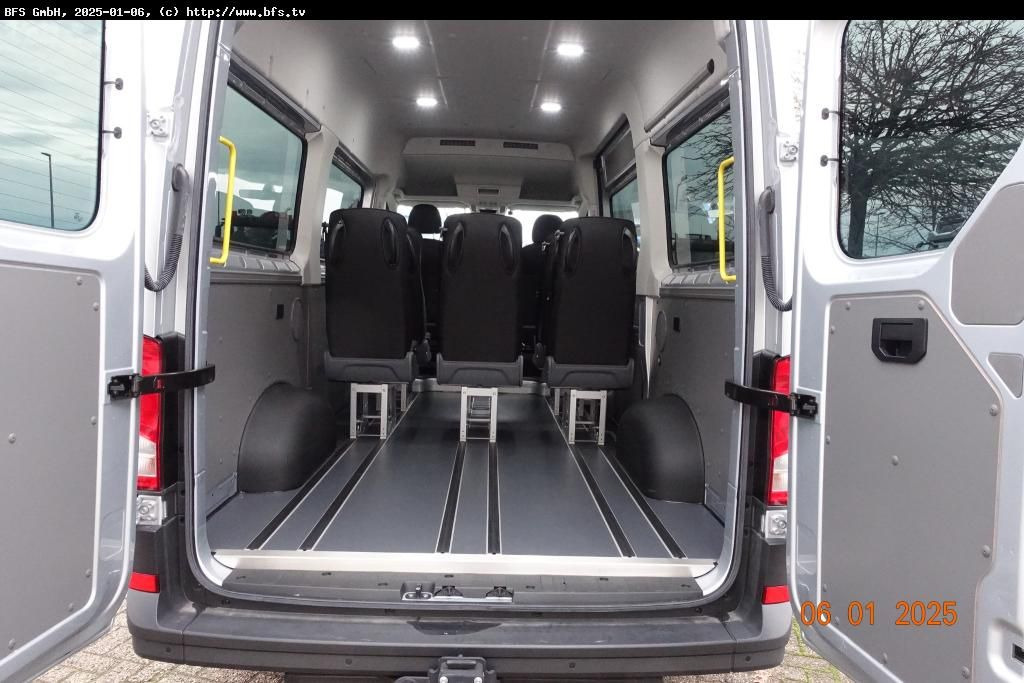 MAN TGE 3.180 4x2 F SB 8 Sitzer, Automatik, Anhängek - Minibús, Furgoneta de pasajeros: foto 3 MAN TGE 3.180 4x2 F SB 8 Sitzer, Automatik, Anhängek - Minibús, Furgoneta de pasajeros: foto 3