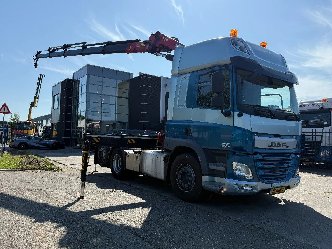 DAF CF 440 6X2 EURO 6 + HMF 3220-K5 REMOTE 5E & 6E F - Cabeza tractora: foto 2 DAF CF 440 6X2 EURO 6 + HMF 3220-K5 REMOTE 5E & 6E F - Cabeza tractora: foto 2