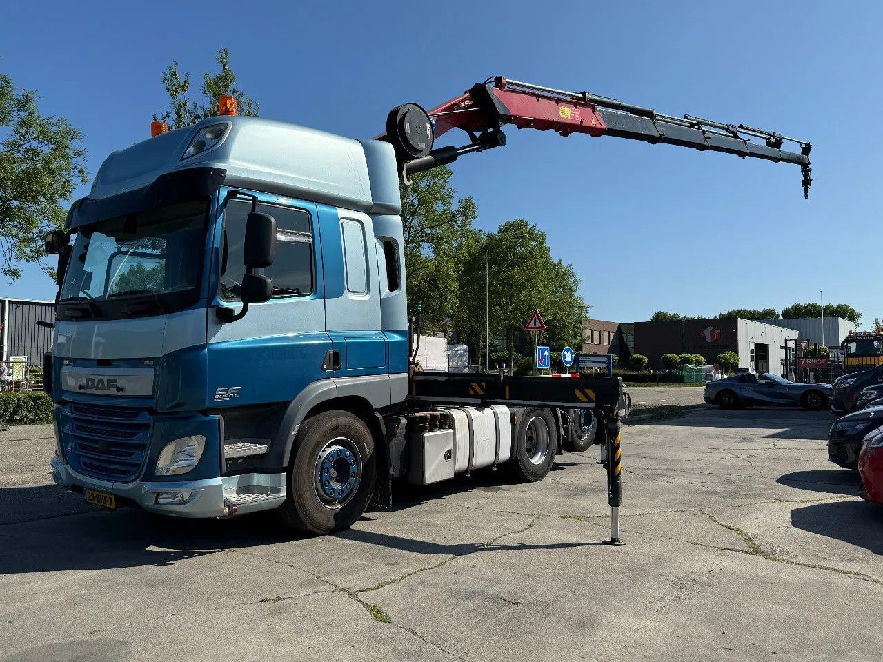 DAF CF 440 6X2 EURO 6 + HMF 3220-K5 REMOTE 5E & 6E F - Cabeza tractora: foto 1 DAF CF 440 6X2 EURO 6 + HMF 3220-K5 REMOTE 5E & 6E F - Cabeza tractora: foto 1
