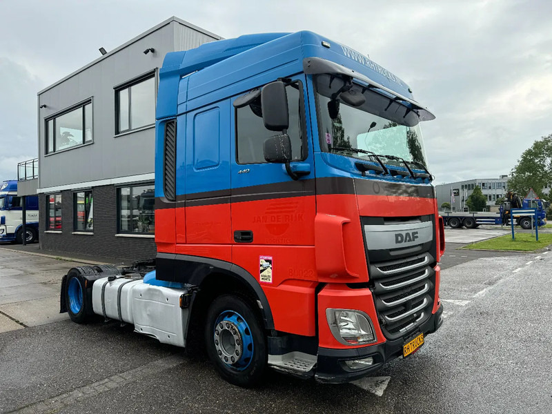DAF XF 440 4X2 EURO 6 MEGA LOW DECK - Cabeza tractora: foto 3 DAF XF 440 4X2 EURO 6 MEGA LOW DECK - Cabeza tractora: foto 3