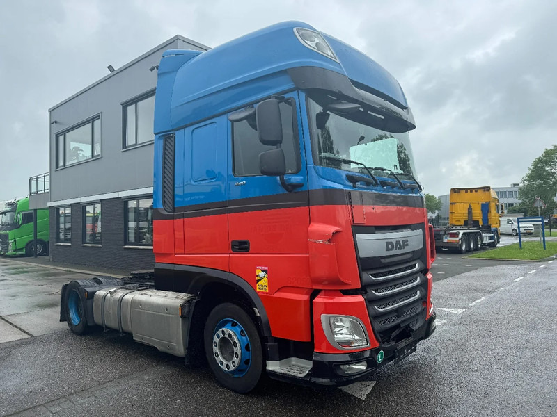 DAF XF 440 4X2 LOW DECK EURO 6 - Cabeza tractora: foto 3 DAF XF 440 4X2 LOW DECK EURO 6 - Cabeza tractora: foto 3