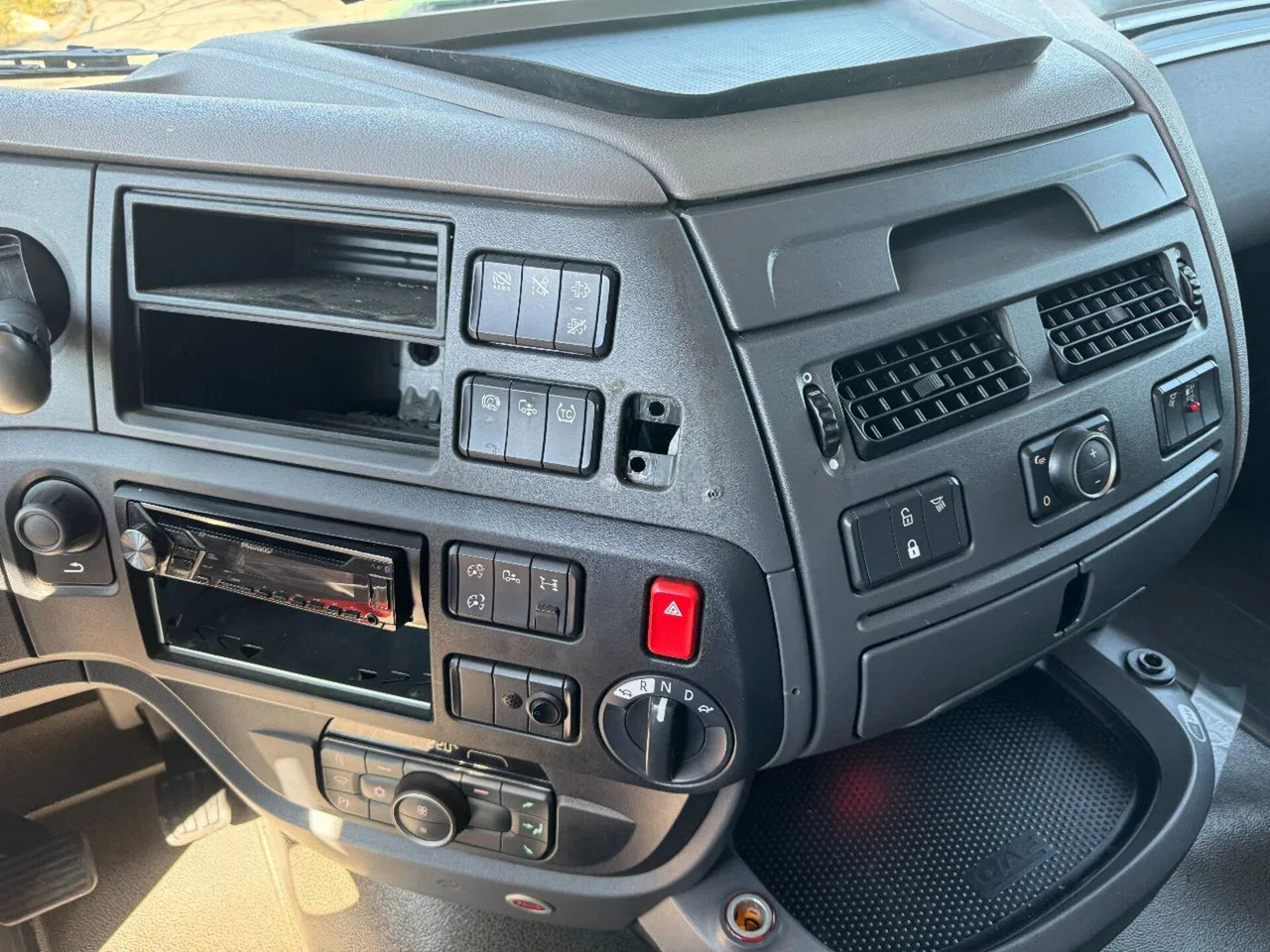 Cabeza tractora DAF XF 450 4X2 EURO 6 MEGA: foto 10
