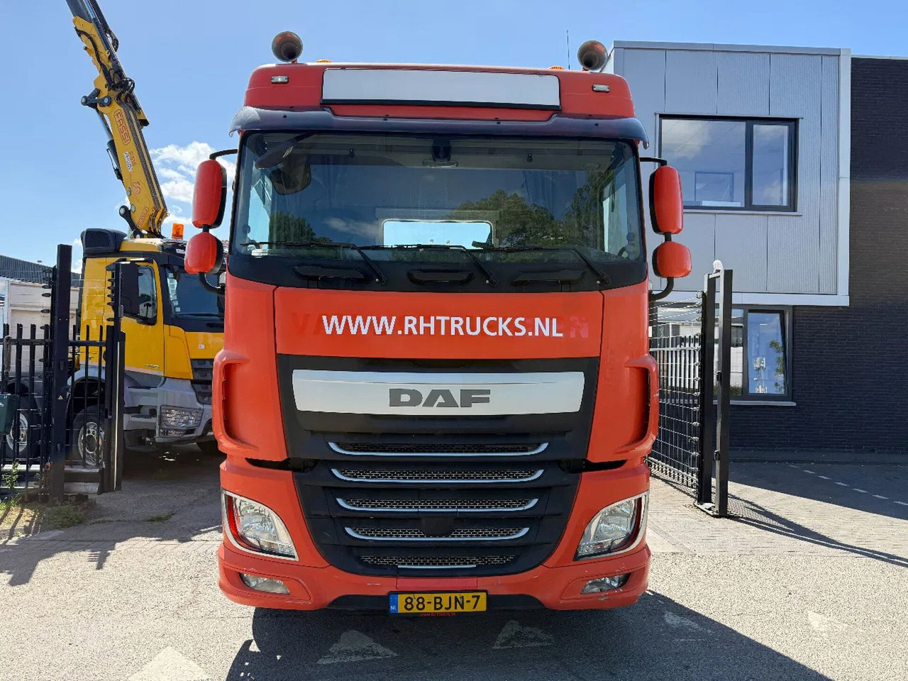 DAF XF 460 6X2 EURO 6 - ONLY 596.110 KM - Cabeza tractora: foto 3 DAF XF 460 6X2 EURO 6 - ONLY 596.110 KM - Cabeza tractora: foto 3