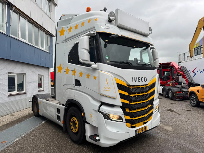 Iveco S-WAY 460 4X2 EURO 6 SKIRTS DOUBLE TANK - Cabeza tractora: foto 3 Iveco S-WAY 460 4X2 EURO 6 SKIRTS DOUBLE TANK - Cabeza tractora: foto 3