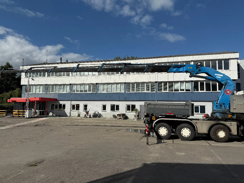 MAN 33.463 33-463 8x4 met 62 effer kraan 6x uitschuifbaar - Cabeza tractora: foto 3 MAN 33.463 33-463 8x4 met 62 effer kraan 6x uitschuifbaar - Cabeza tractora: foto 3