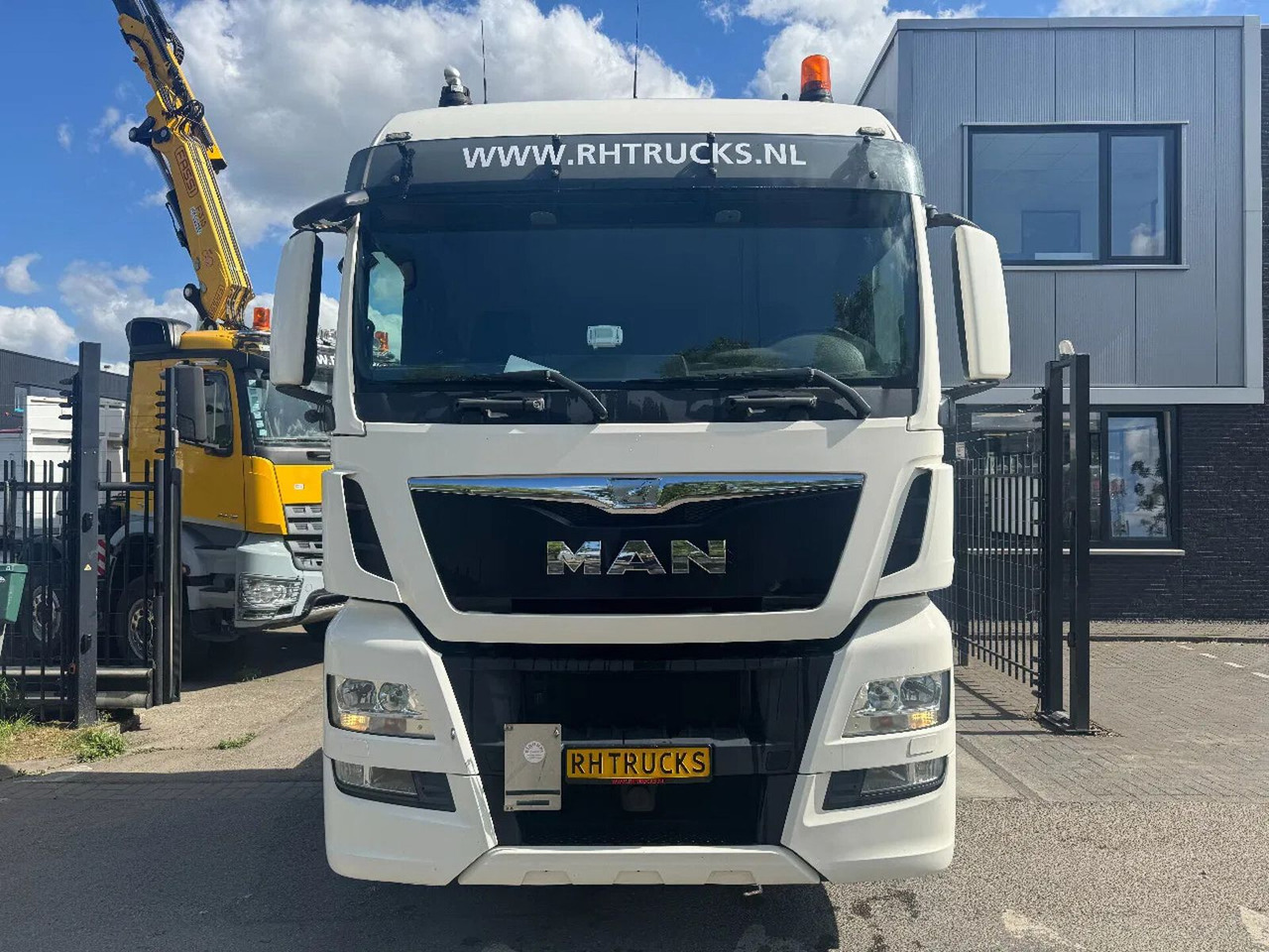 MAN TGX 26.480 6X2 EURO 6 SPOILERS AUTOMATIC - Cabeza tractora: foto 2 MAN TGX 26.480 6X2 EURO 6 SPOILERS AUTOMATIC - Cabeza tractora: foto 2