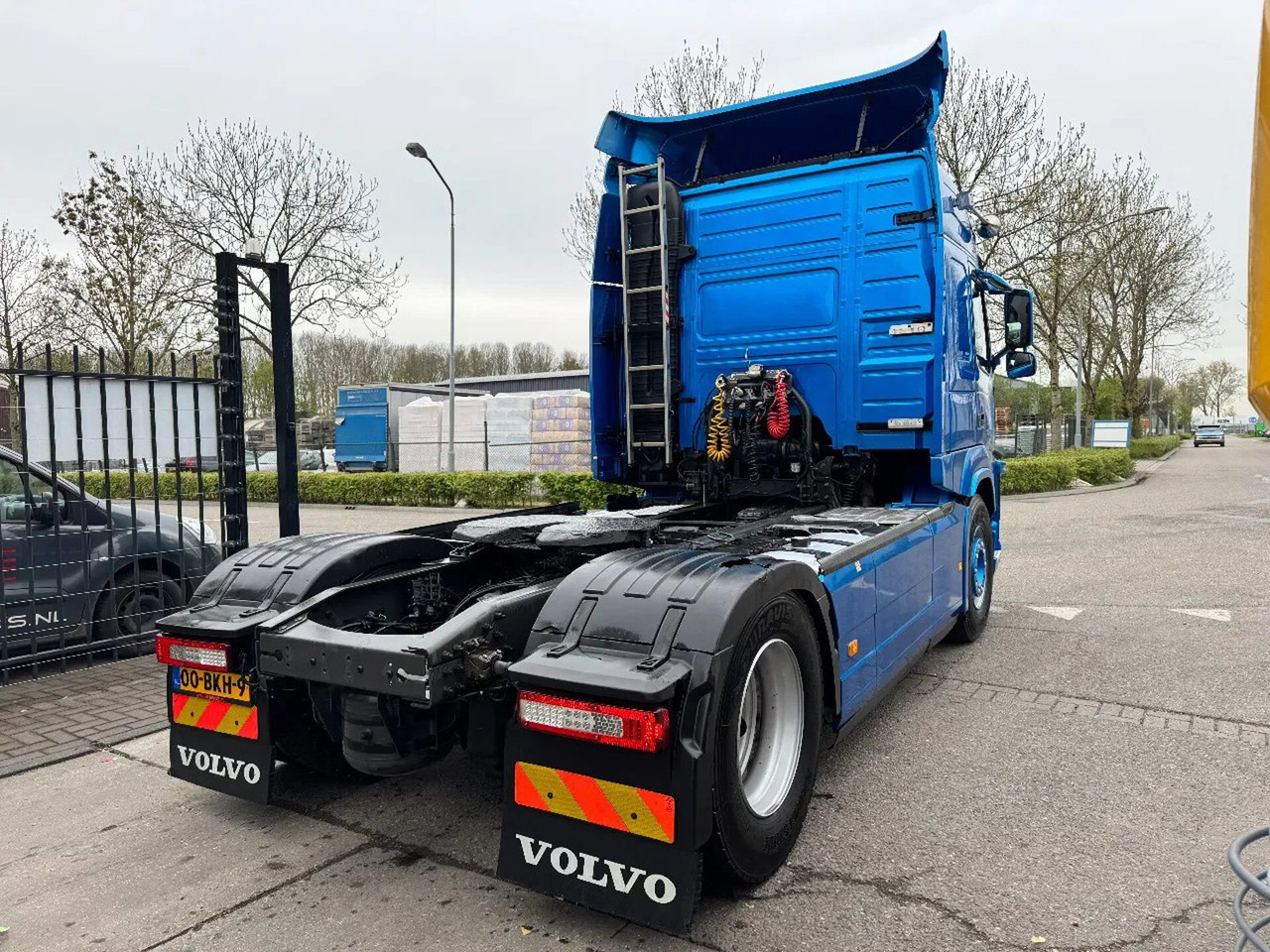 Volvo FM 370 4X2 EURO 6 SKIRTS TÜV TILL 10-2025 - Cabeza tractora: foto 4 Volvo FM 370 4X2 EURO 6 SKIRTS TÜV TILL 10-2025 - Cabeza tractora: foto 4