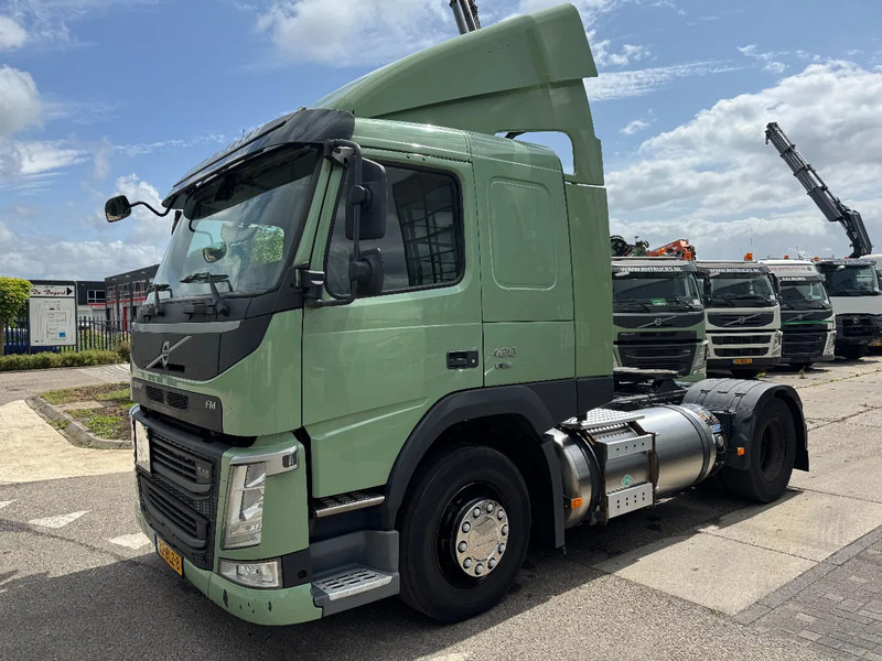 Volvo FM 420 4X2 - DIESEL & LNG GAS - Cabeza tractora: foto 1 Volvo FM 420 4X2 - DIESEL & LNG GAS - Cabeza tractora: foto 1