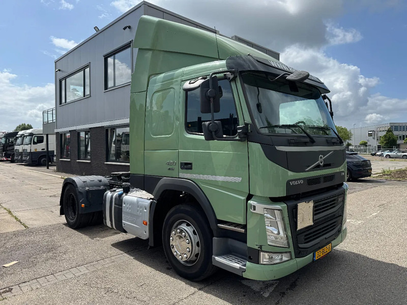 Volvo FM 420 4X2 - DIESEL & LNG GAS - Cabeza tractora: foto 3 Volvo FM 420 4X2 - DIESEL & LNG GAS - Cabeza tractora: foto 3