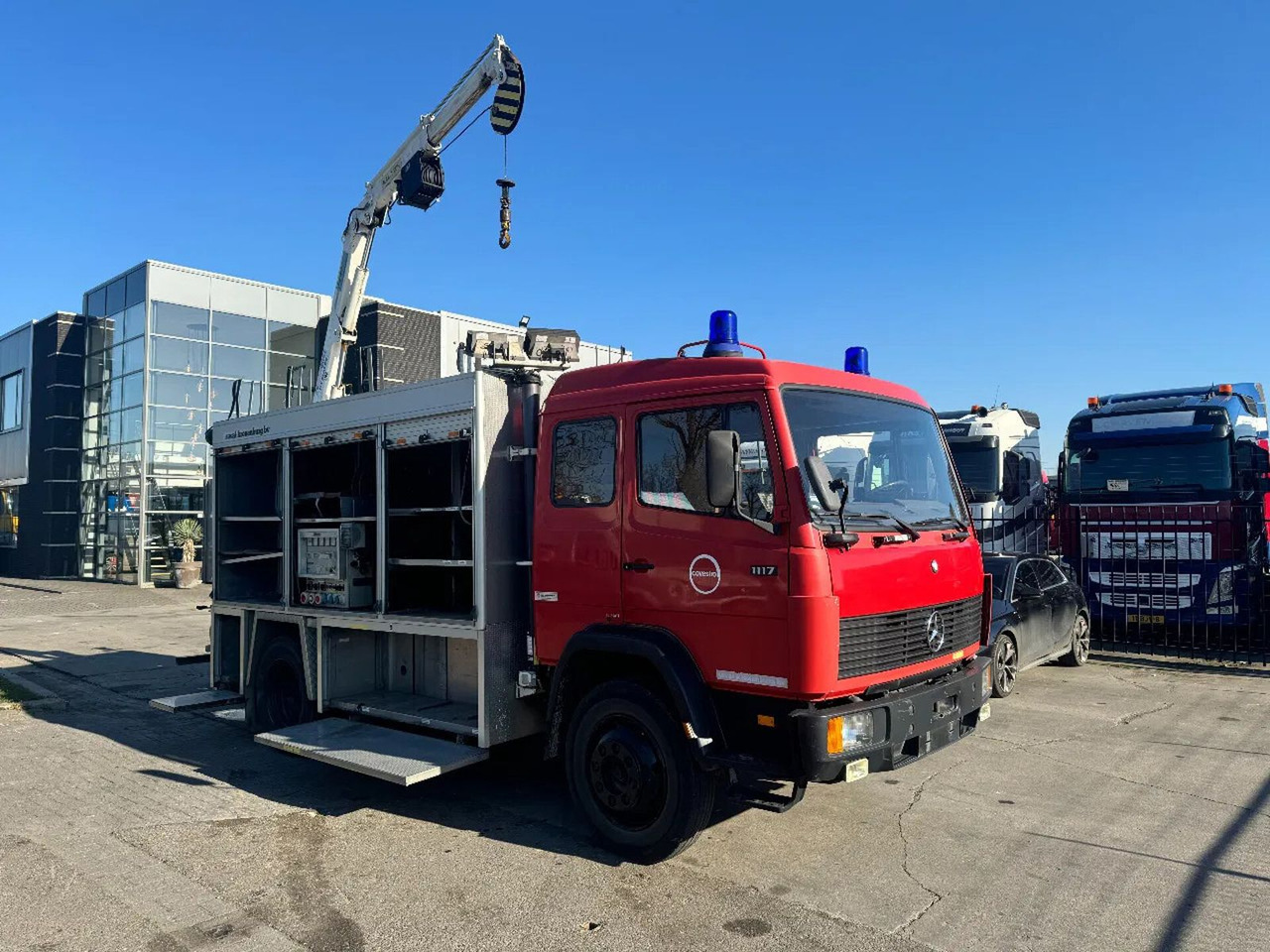 Mercedes-Benz 1117 4X2 FIRE TRUCK HIAB 050A ONLY 105787 KM - Camión, Camión grúa: foto 2 Mercedes-Benz 1117 4X2 FIRE TRUCK HIAB 050A ONLY 105787 KM - Camión, Camión grúa: foto 2