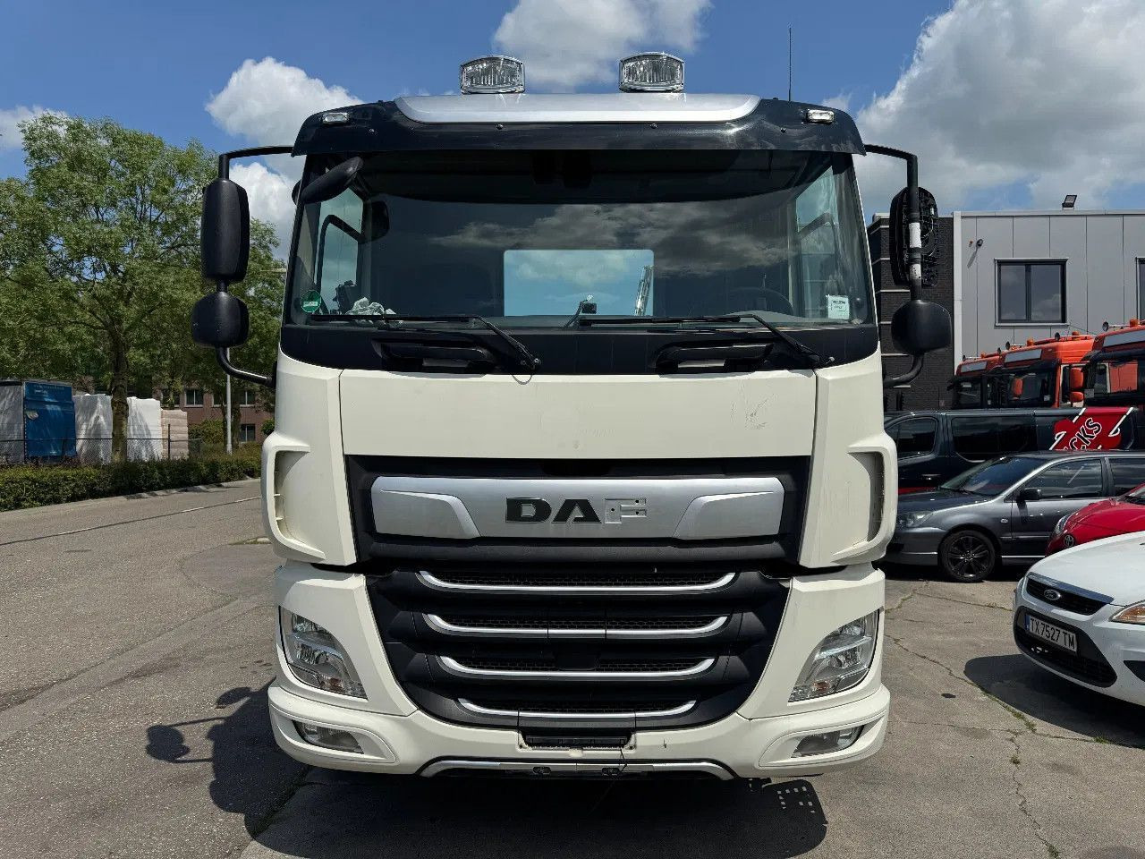 DAF CF 450 6X2 - EURO 6 + LIFT/STEERING AXLE - Camión chasis: foto 2 DAF CF 450 6X2 - EURO 6 + LIFT/STEERING AXLE - Camión chasis: foto 2