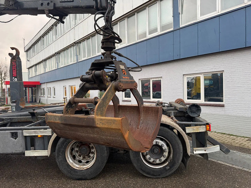 DAF CF 75.310 6X2 EURO 5 HMF 1244 Z2 + REMOTE + HIAB 17T HOOK - Camión grúa: foto 4 DAF CF 75.310 6X2 EURO 5 HMF 1244 Z2 + REMOTE + HIAB 17T HOOK - Camión grúa: foto 4