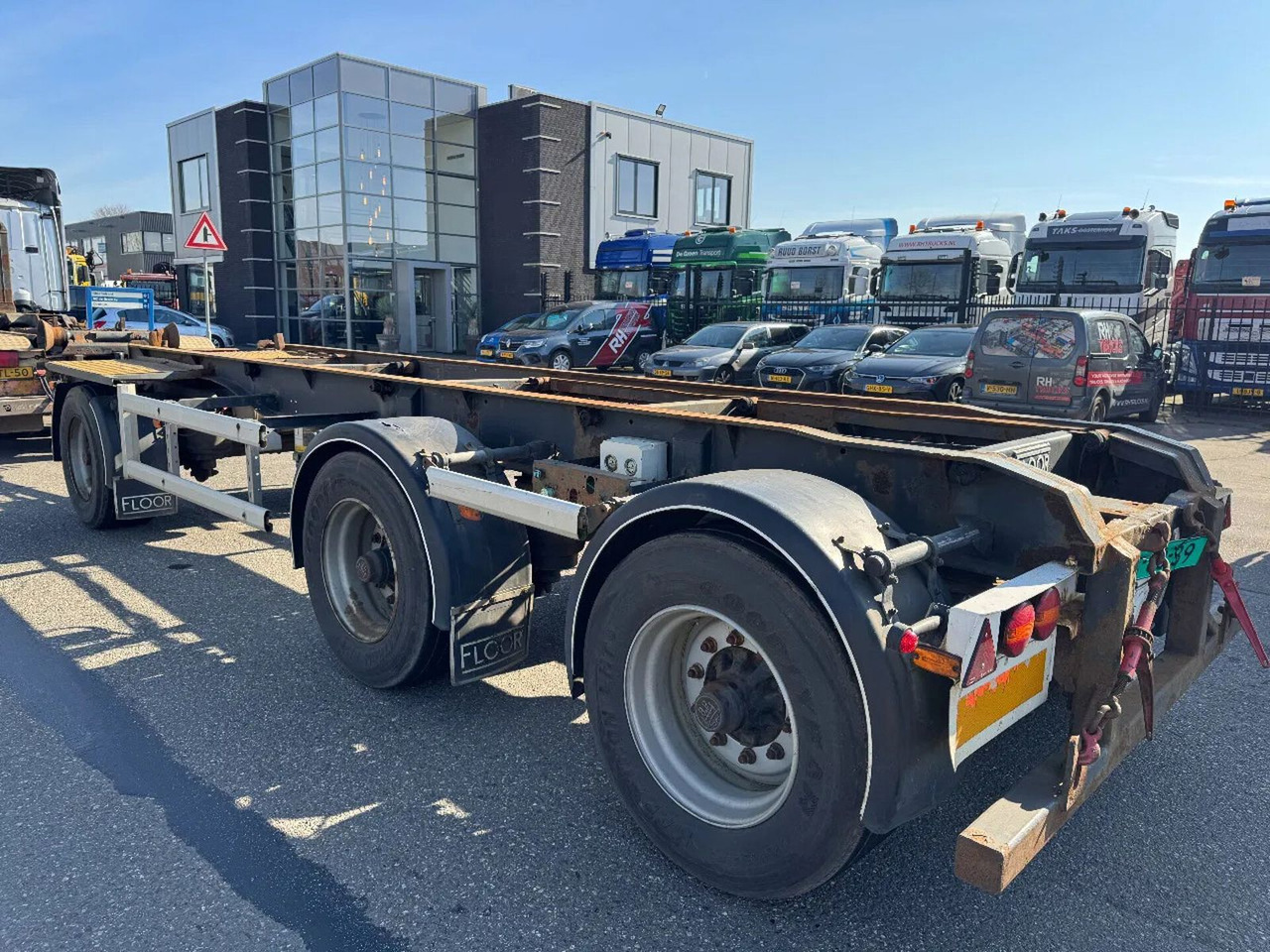 Floor FLA-10-20 - 3 AXLE BPW - Remolque multilift/ Portacontenedores de cadenas: foto 2 Floor FLA-10-20 - 3 AXLE BPW - Remolque multilift/ Portacontenedores de cadenas: foto 2