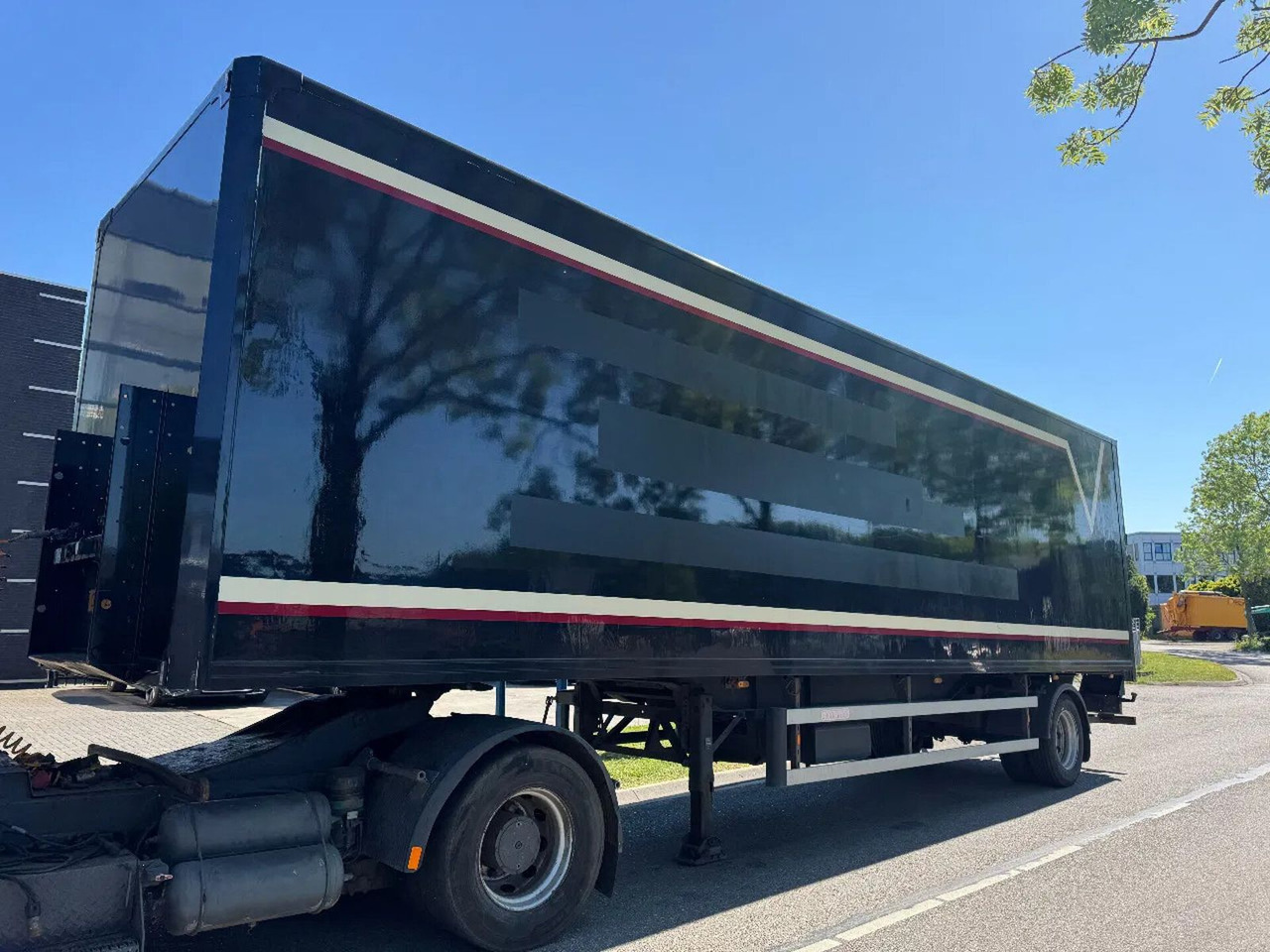 Semirremolque caja cerrada Groenewegen DR0-10-10 - BPW AXLE + DHOLLANDIA LIFT + TÜV 02-: foto 1