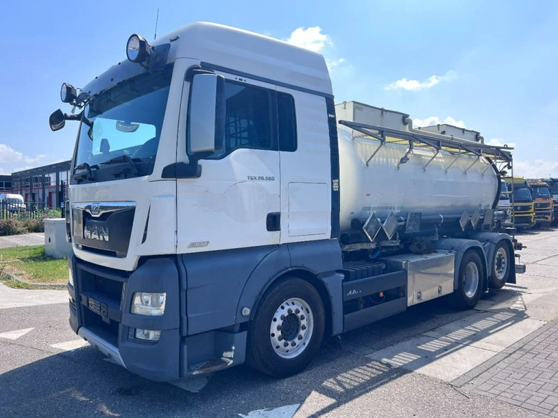MAN TGX 26.560 6X2 EURO 6 - 11.500L VACUUM CLEANER - 2 COMPARTIMENTEN + INTARDER - Limpieza de alcantarillado: foto 1 MAN TGX 26.560 6X2 EURO 6 - 11.500L VACUUM CLEANER - 2 COMPARTIMENTEN + INTARDER - Limpieza de alcantarillado: foto 1