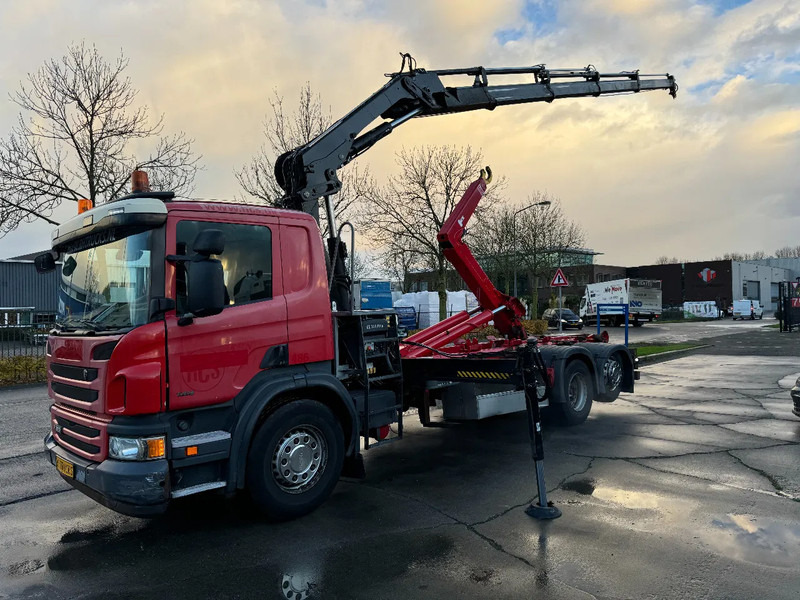 Scania P320 6X2 - EURO 6 + HIAB XS 144 HIPRO + REMOTE + HIAB HOOK + RETARDER - Camión multibasculante, Camión grúa: foto 1 Scania P320 6X2 - EURO 6 + HIAB XS 144 HIPRO + REMOTE + HIAB HOOK + RETARDER - Camión multibasculante, Camión grúa: foto 1