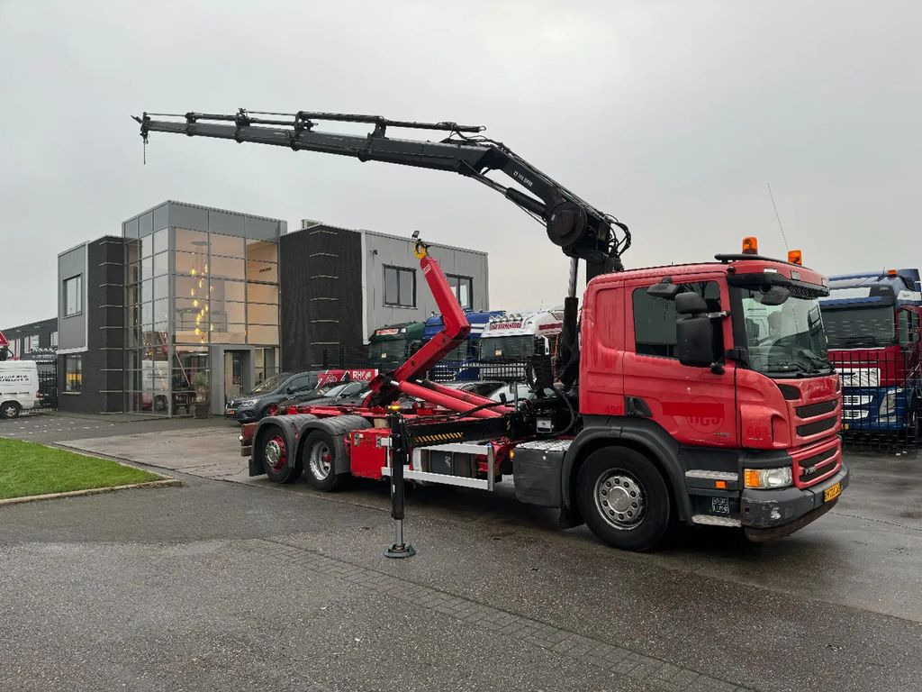 Scania P320 6X2 HIAB 144 CRANE + HIAB HOOK 20T + REMOTE - Camión multibasculante, Camión grúa: foto 1 Scania P320 6X2 HIAB 144 CRANE + HIAB HOOK 20T + REMOTE - Camión multibasculante, Camión grúa: foto 1