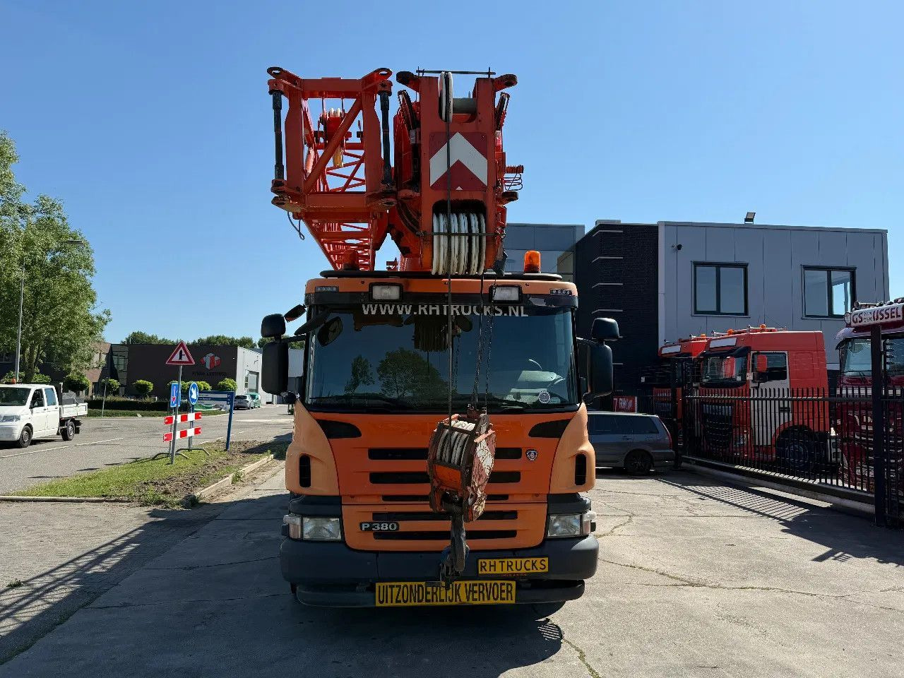 Scania P380 8X4 + FAUN HK40 + FLYJIB + BALLASTBL. 6,9 T - Camión grúa: foto 2 Scania P380 8X4 + FAUN HK40 + FLYJIB + BALLASTBL. 6,9 T - Camión grúa: foto 2