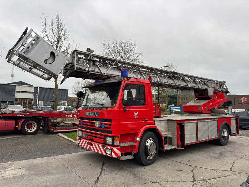Scania P82 4X2 - FIRE TRUCK - 30M LIFT - Camión de bomberos: foto 1 Scania P82 4X2 - FIRE TRUCK - 30M LIFT - Camión de bomberos: foto 1