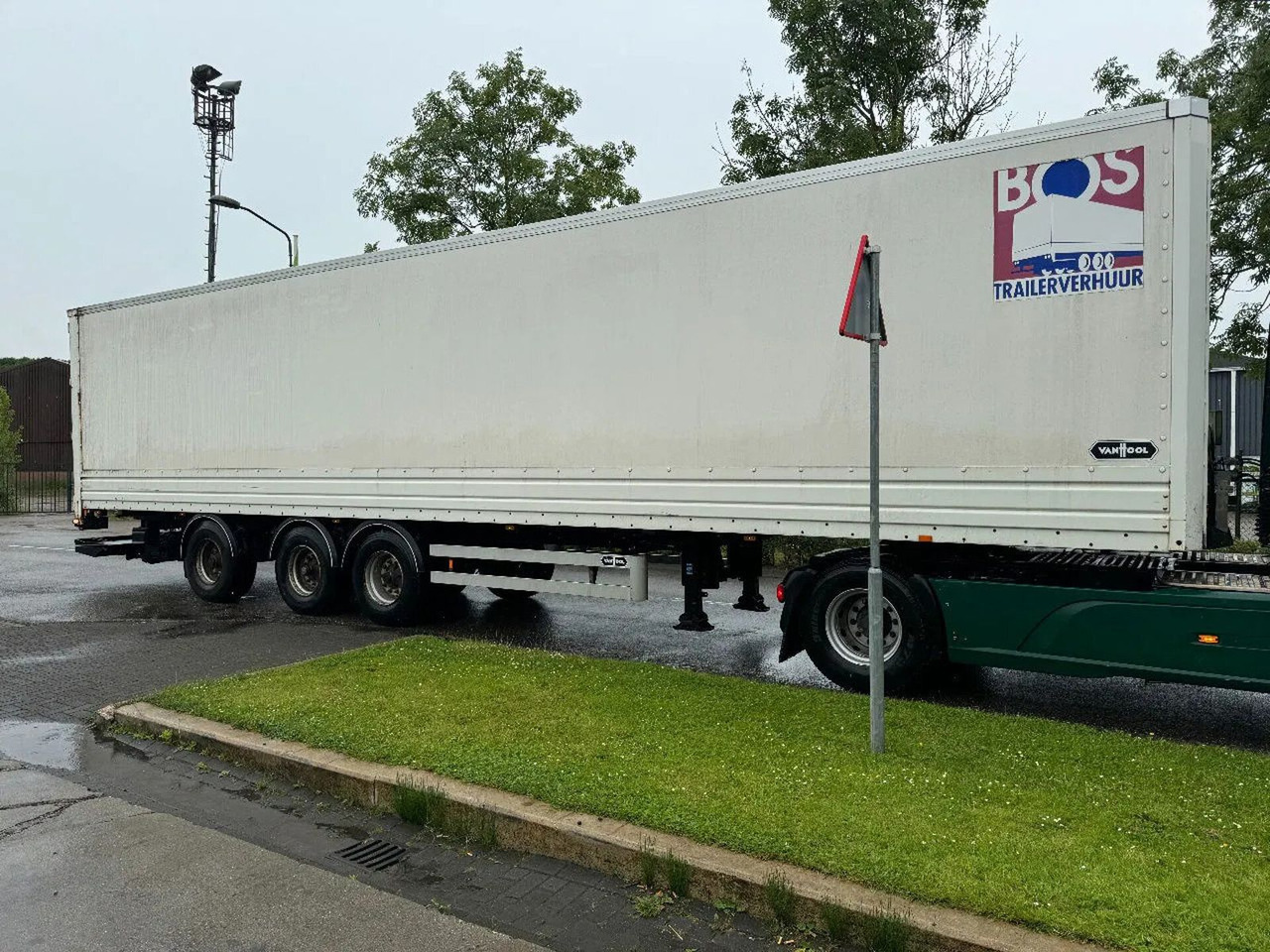 Vanhool 3B2014 - BPW + STEERING AXLE + LOADLIFT - Semirremolque caja cerrada: foto 2 Vanhool 3B2014 - BPW + STEERING AXLE + LOADLIFT - Semirremolque caja cerrada: foto 2