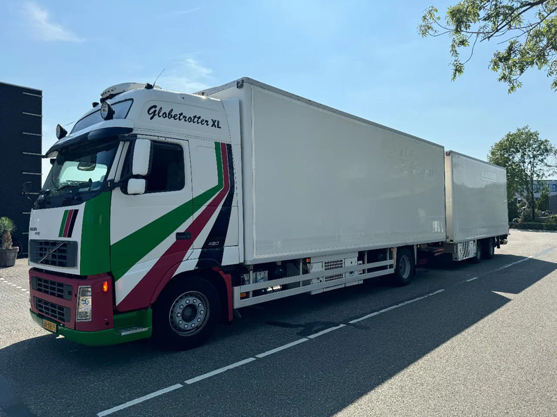 Volvo FH 12.420 4X2 EURO 3+ BURG HANGER + THERMO KING + DHOLLANDIA LIFT - Camión frigorífico: foto 1 Volvo FH 12.420 4X2 EURO 3+ BURG HANGER + THERMO KING + DHOLLANDIA LIFT - Camión frigorífico: foto 1
