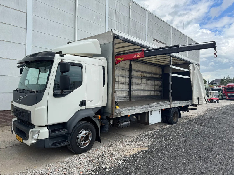 Volvo FL 250 4X2 EURO 6 + FASSI MICRO M25A.12 - Camión lona, Camión grúa: foto 1 Volvo FL 250 4X2 EURO 6 + FASSI MICRO M25A.12 - Camión lona, Camión grúa: foto 1