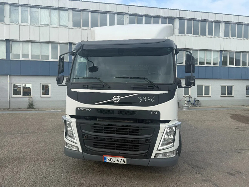 Volvo FM 330 FM 330 6X2 GESTUURD MET KM 235315 - Camión chasis: foto 3 Volvo FM 330 FM 330 6X2 GESTUURD MET KM 235315 - Camión chasis: foto 3
