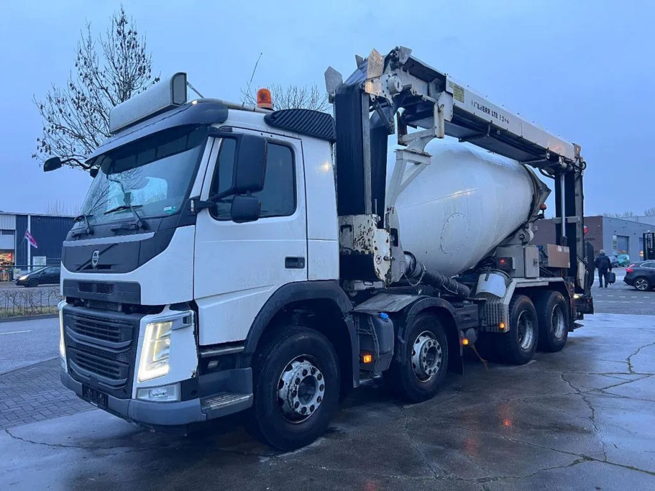 Volvo FM 410 8X4 - 3 UNITS! + MIXER 9m3 + LIEBHERR CON Volvo FM 410 8X4 - 3 UNITS! + MIXER 9m3 + LIEBHERR CON - Camión hormigonera: foto 1 Volvo FM 410 8X4 - 3 UNITS! + MIXER 9m3 + LIEBHERR CON Volvo FM 410 8X4 - 3 UNITS! + MIXER 9m3 + LIEBHERR CON - Camión hormigonera: foto 1