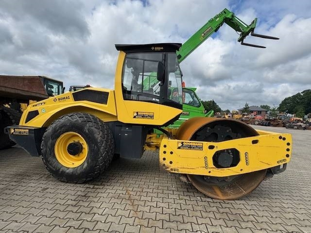 Bomag BW 213 D -5 - Compactador: foto 1 Bomag BW 213 D -5 - Compactador: foto 1