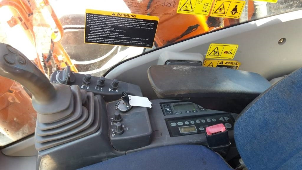 HITACHI ZX 210LC - Excavadora de cadenas: foto 5 HITACHI ZX 210LC - Excavadora de cadenas: foto 5