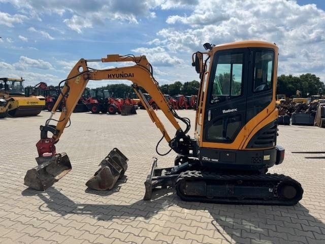 Hyundai R25Z-9 AK - Miniexcavadora: foto 1 Hyundai R25Z-9 AK - Miniexcavadora: foto 1