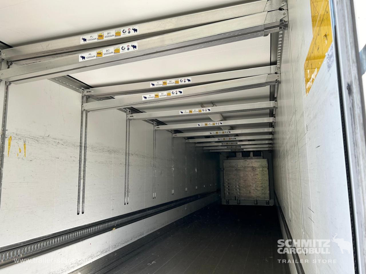 SCHMITZ Reefer Standard Double deck Taillift - Semirremolque isotérmico: foto 2 SCHMITZ Reefer Standard Double deck Taillift - Semirremolque isotérmico: foto 2