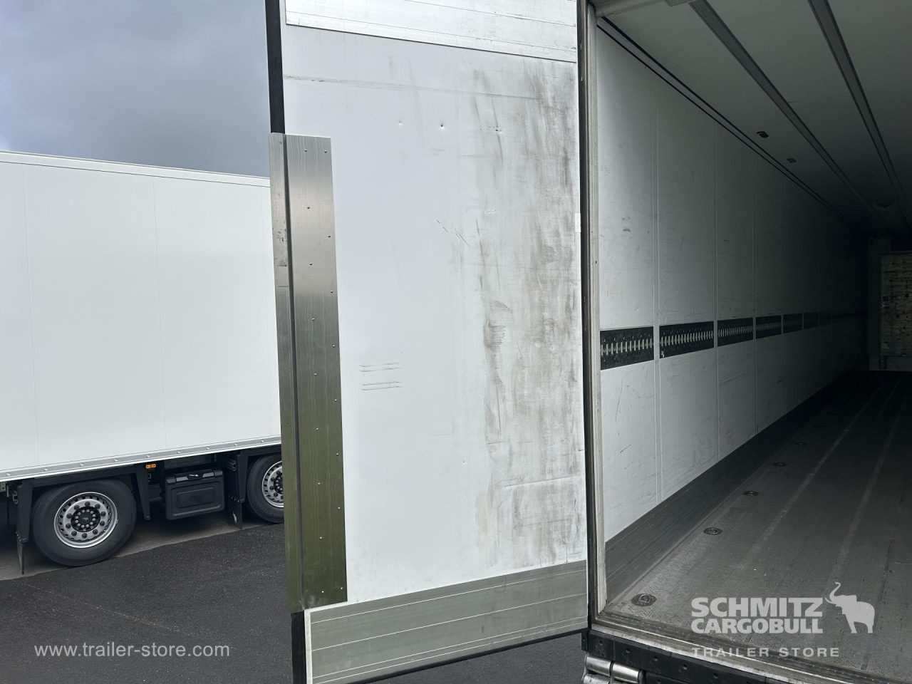 SCHMITZ Reefer Standard - Semirremolque isotérmico: foto 4 SCHMITZ Reefer Standard - Semirremolque isotérmico: foto 4