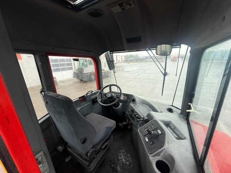 Cabeza tractora Kalmar Terminal tractor / Terminal-Zugmaschine /: foto 9 Cabeza tractora Kalmar Terminal tractor / Terminal-Zugmaschine /: foto 9