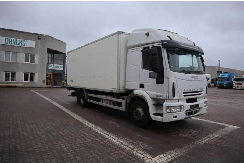 Iveco Eurocargo 4X2 Kasse-lift Afhentning - Camión caja cerrada: foto 2 Iveco Eurocargo 4X2 Kasse-lift Afhentning - Camión caja cerrada: foto 2