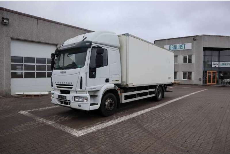 Iveco Eurocargo 4X2 Kasse-lift Afhentning - Camión caja cerrada: foto 1 Iveco Eurocargo 4X2 Kasse-lift Afhentning - Camión caja cerrada: foto 1
