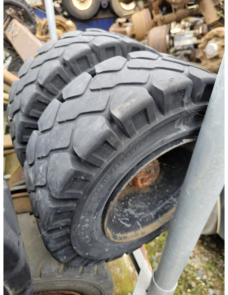 Michelin 18x7-8 (180/70-8) full rubber - Neumático: foto 2 Michelin 18x7-8 (180/70-8) full rubber - Neumático: foto 2