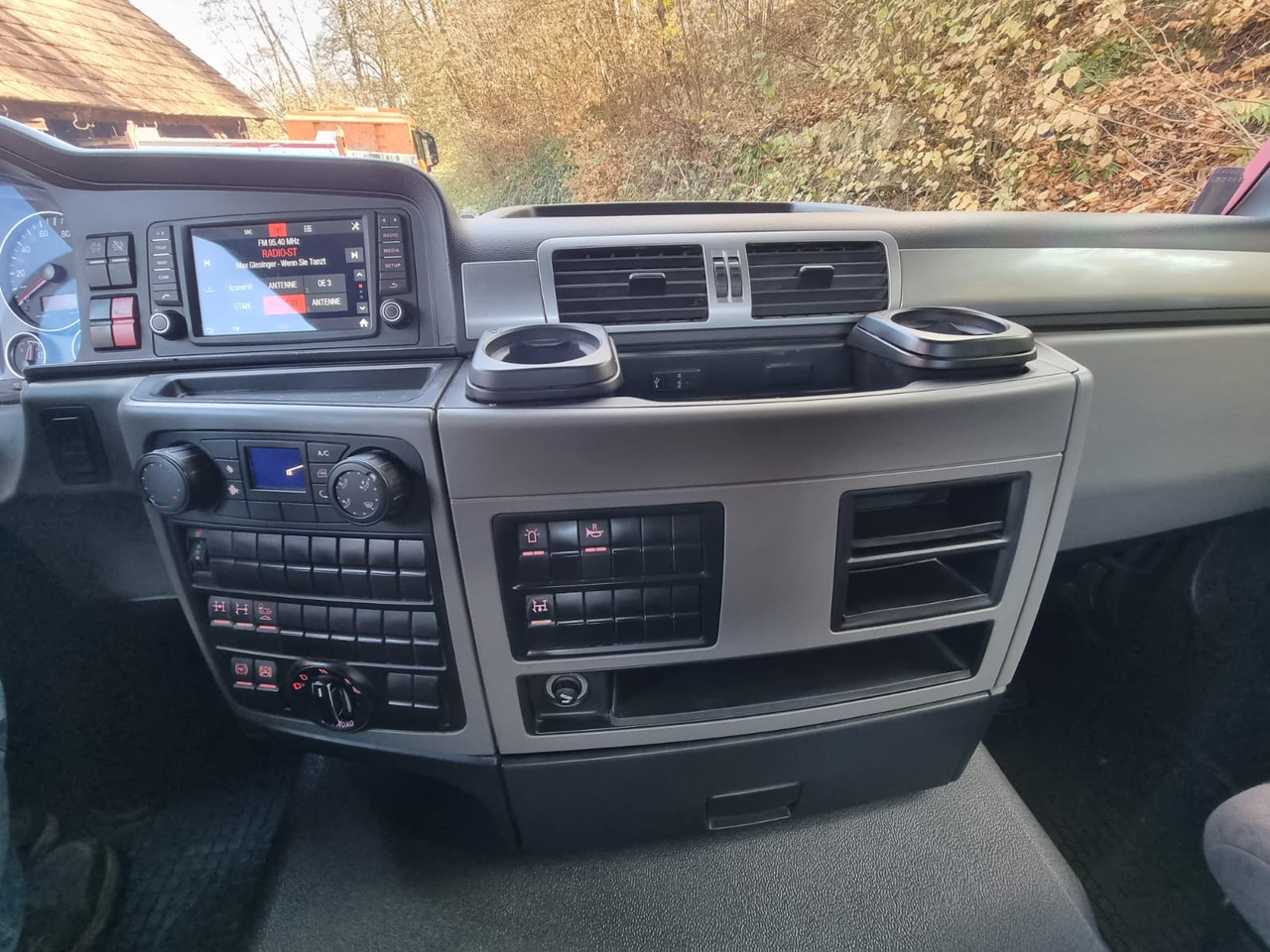 Camión volquete MAN TGS 35.510: foto 17