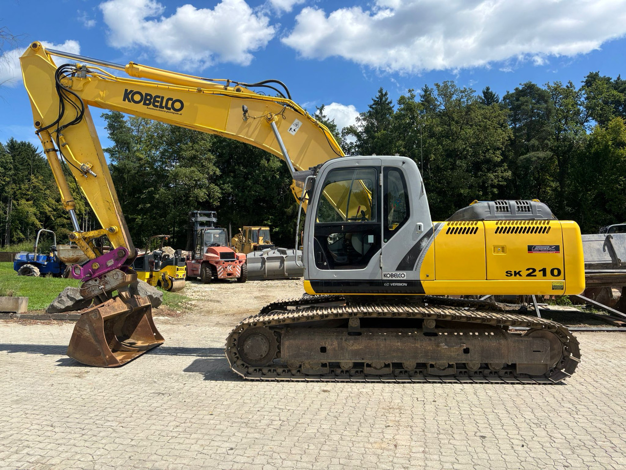 NEW HOLLAND Kobelco E 215 B - Excavadora de cadenas: foto 1 NEW HOLLAND Kobelco E 215 B - Excavadora de cadenas: foto 1