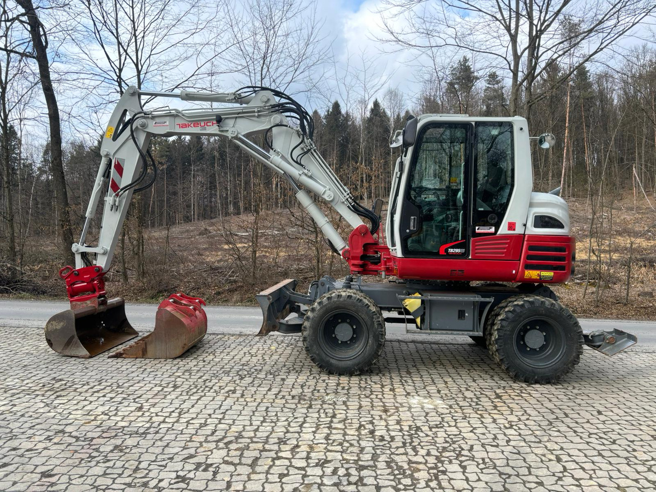 TAKEUCHI TB 295 W - Excavadora de ruedas: foto 1 TAKEUCHI TB 295 W - Excavadora de ruedas: foto 1