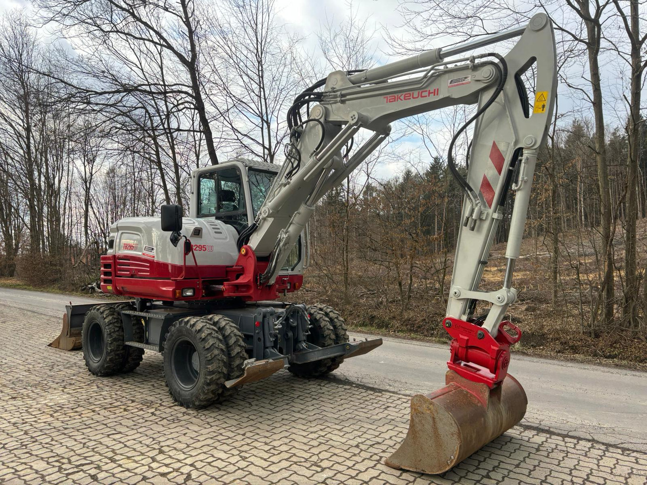 TAKEUCHI TB 295 W - Excavadora de ruedas: foto 4 TAKEUCHI TB 295 W - Excavadora de ruedas: foto 4