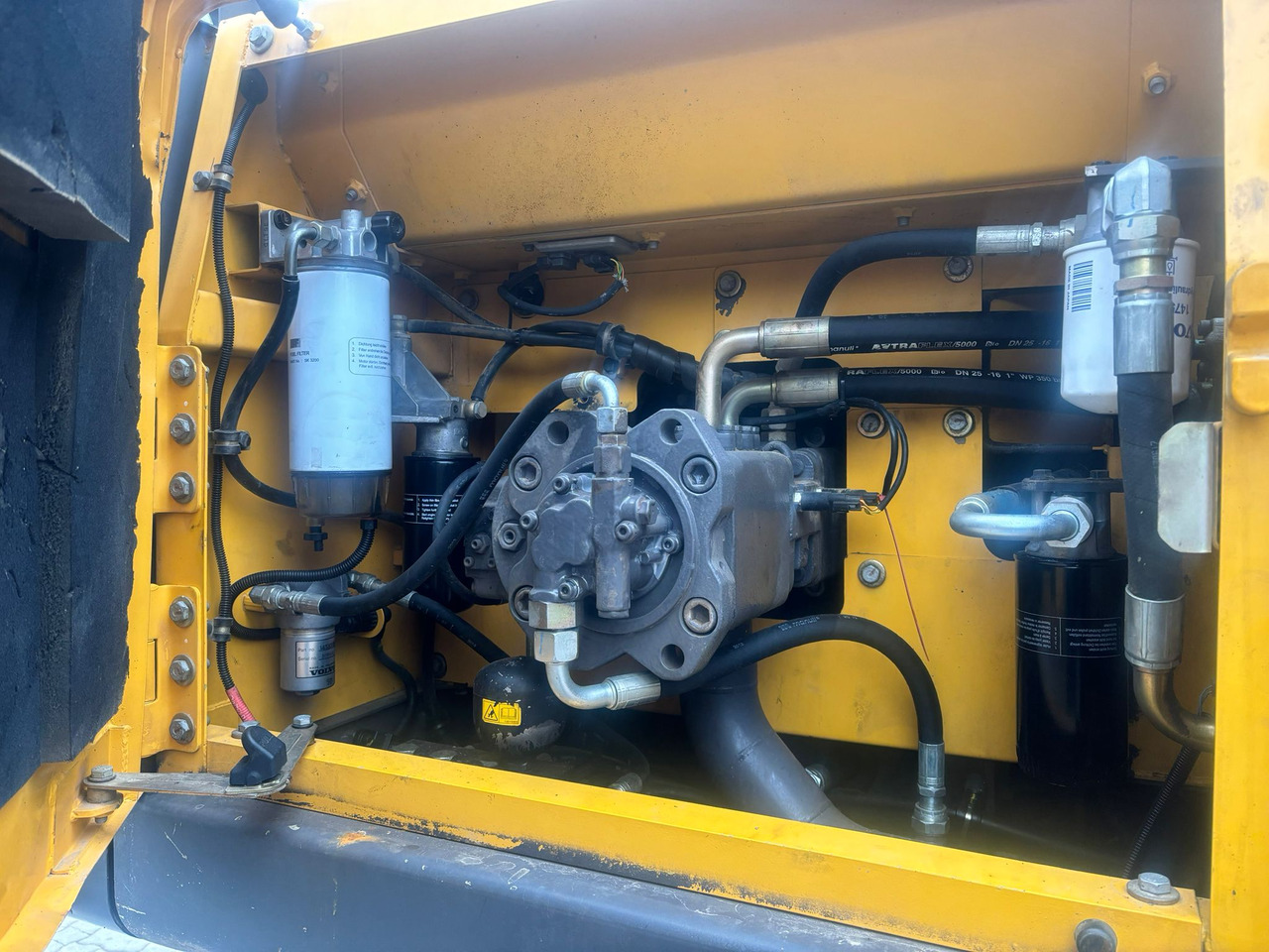 Excavadora de cadenas Volvo EC 220 DL: foto 10