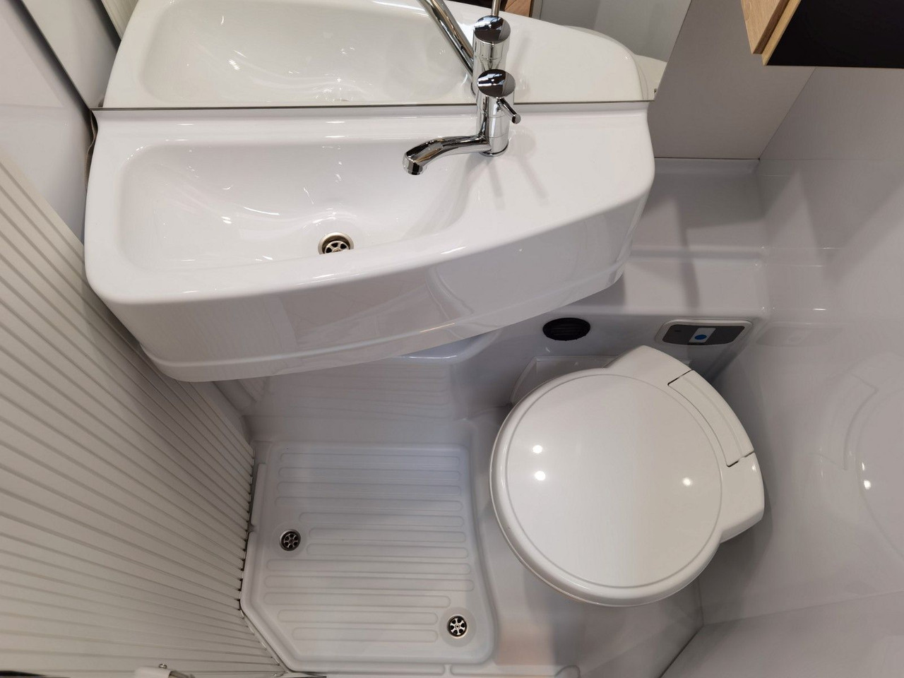 Autocaravana perfilada Chausson 627 TITANIUM / - 2026 - / EINZELBETTEN & HUBBETT: foto 23