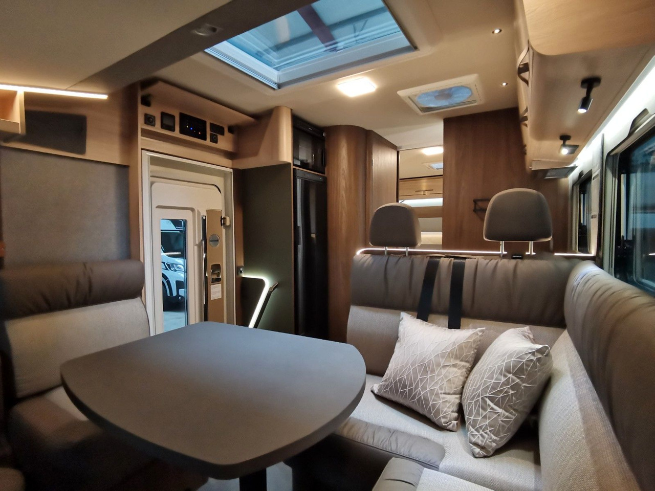 Leasing para  Eura Mobil INTEGRA LINE 720 EB /-2026-/180-8G/ EINZELBETTEN Eura Mobil INTEGRA LINE 720 EB /-2026-/180-8G/ EINZELBETTEN: foto 13
