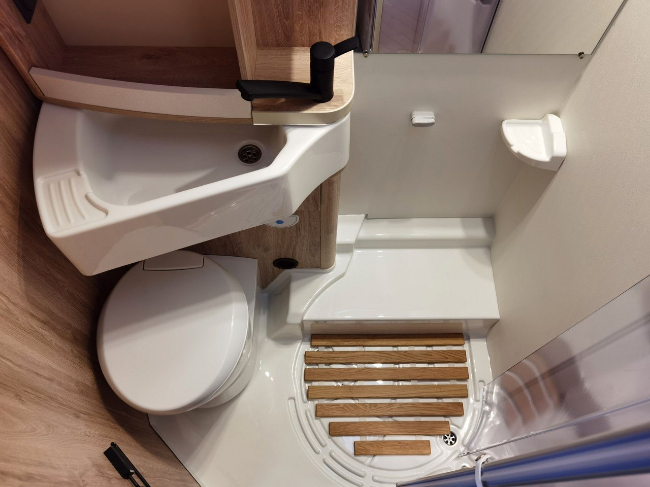 Autocaravana perfilada Eura Mobil PROFILA RS 695 EB /-2026-/ HUBBETT& EINZELBETTEN: foto 24 Autocaravana perfilada Eura Mobil PROFILA RS 695 EB /-2026-/ HUBBETT& EINZELBETTEN: foto 24