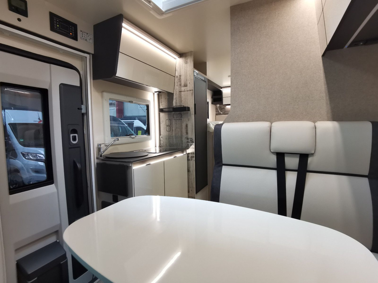 Autocaravana perfilada Forster T 669 EBN COUPÈ / -2025-/165PS/ SILVER - EDITION: foto 12
