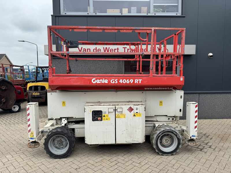 Genie GS-4069 RT Hoogwerker / arbeitsbuhne 14mtr werkhoogte 4x4 Kubota DIESEL 2013 - Plataforma de tijeras: foto 1 Genie GS-4069 RT Hoogwerker / arbeitsbuhne 14mtr werkhoogte 4x4 Kubota DIESEL 2013 - Plataforma de tijeras: foto 1