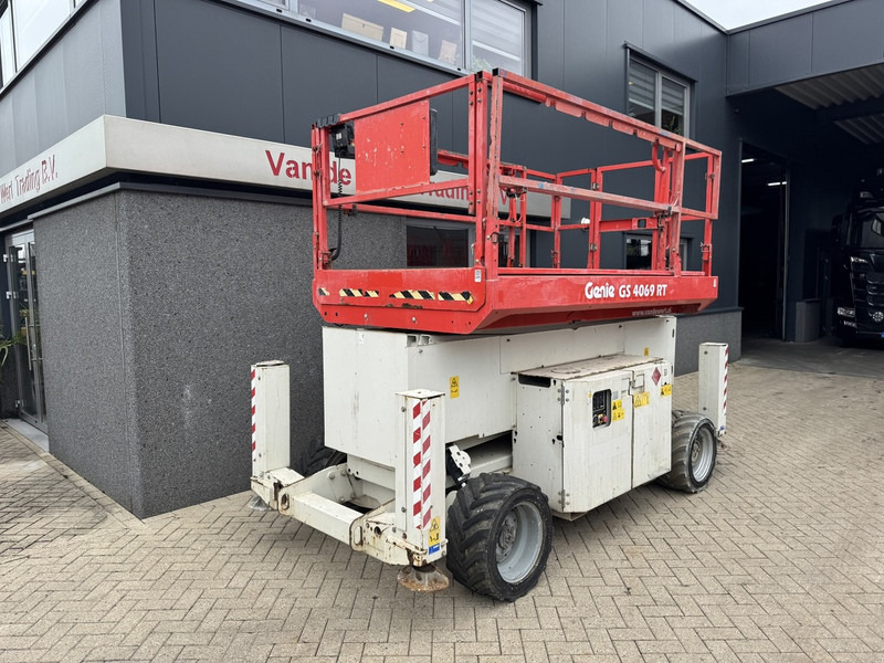 Genie GS-4069 RT Hoogwerker / arbeitsbuhne 14mtr werkhoogte 4x4 Kubota DIESEL 2013 - Plataforma de tijeras: foto 3 Genie GS-4069 RT Hoogwerker / arbeitsbuhne 14mtr werkhoogte 4x4 Kubota DIESEL 2013 - Plataforma de tijeras: foto 3